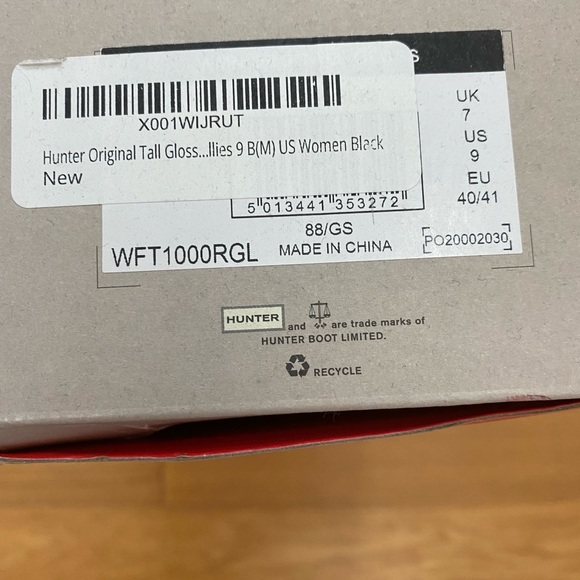 HUNTER tall black Rain boots. - Picture 7 of 13